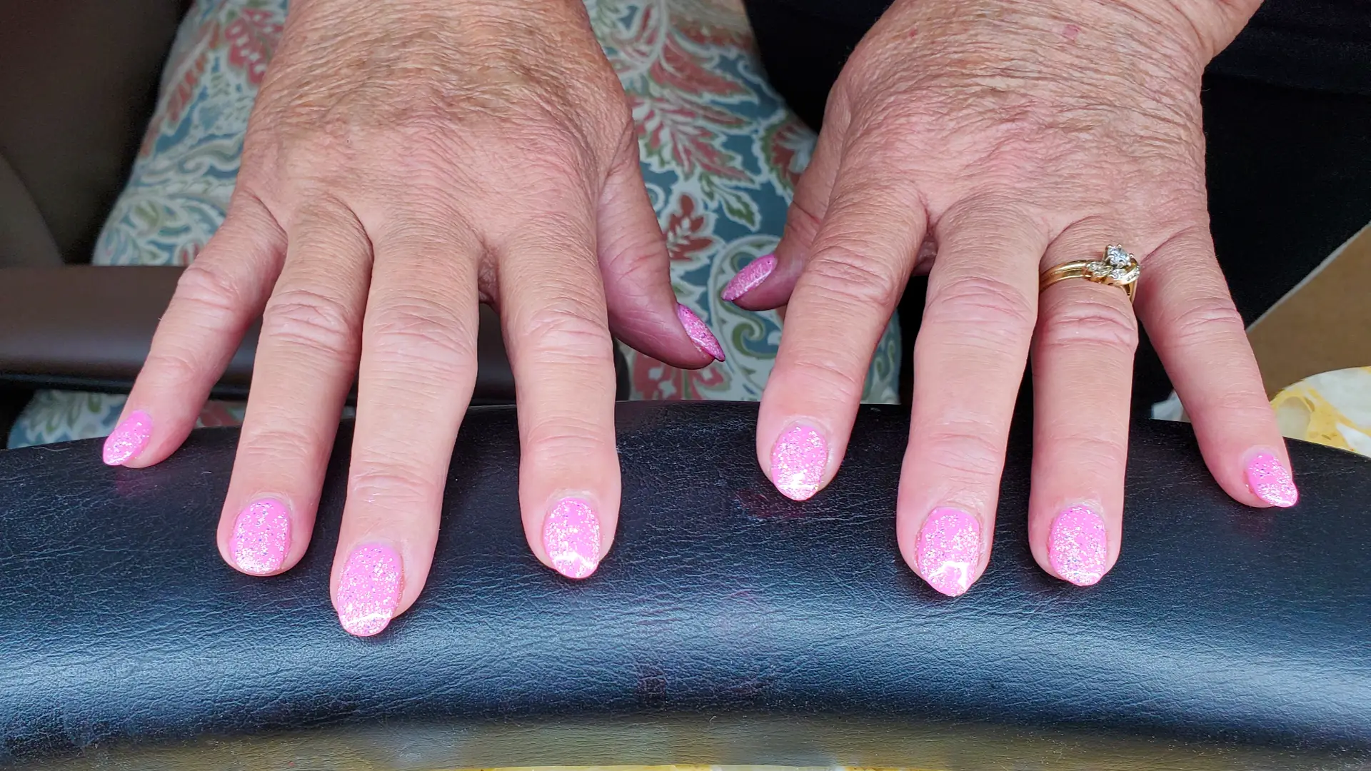 Pink Dip Powder Nails With Sparkles Pink Dip Powder Nails With Sparkles